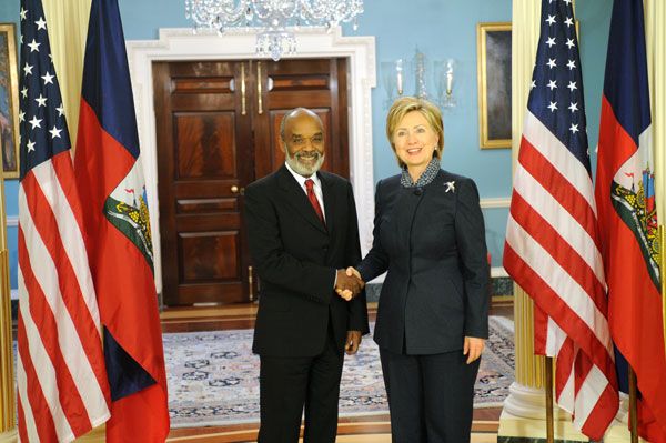 Hillary clinton in Haiti with President Preval